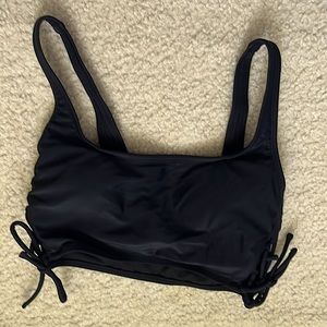 Black baiting suit top, %100 recycled plastic